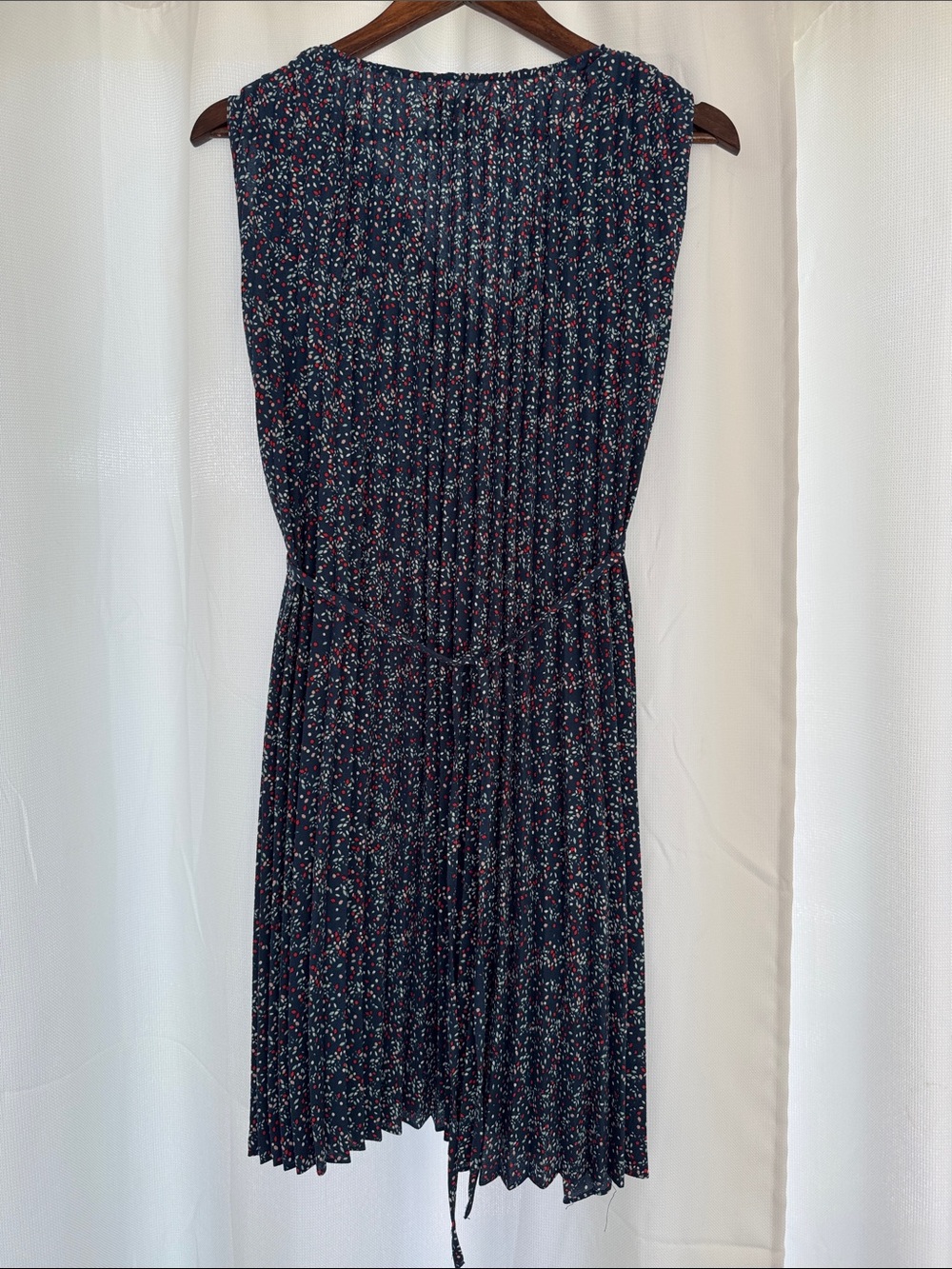 Max Studio Navy Floral Pleated Sleeveless Mini Dress - Picture 4 of 9